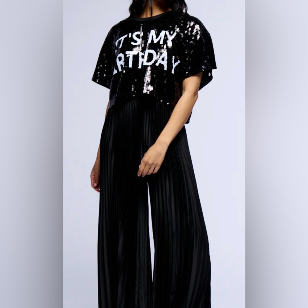 AKIRA. ITS MY BIRTHDAY SEQUIN T SHIRT, CROPPED. BLACK. WHITE LETTERS. O/S.
